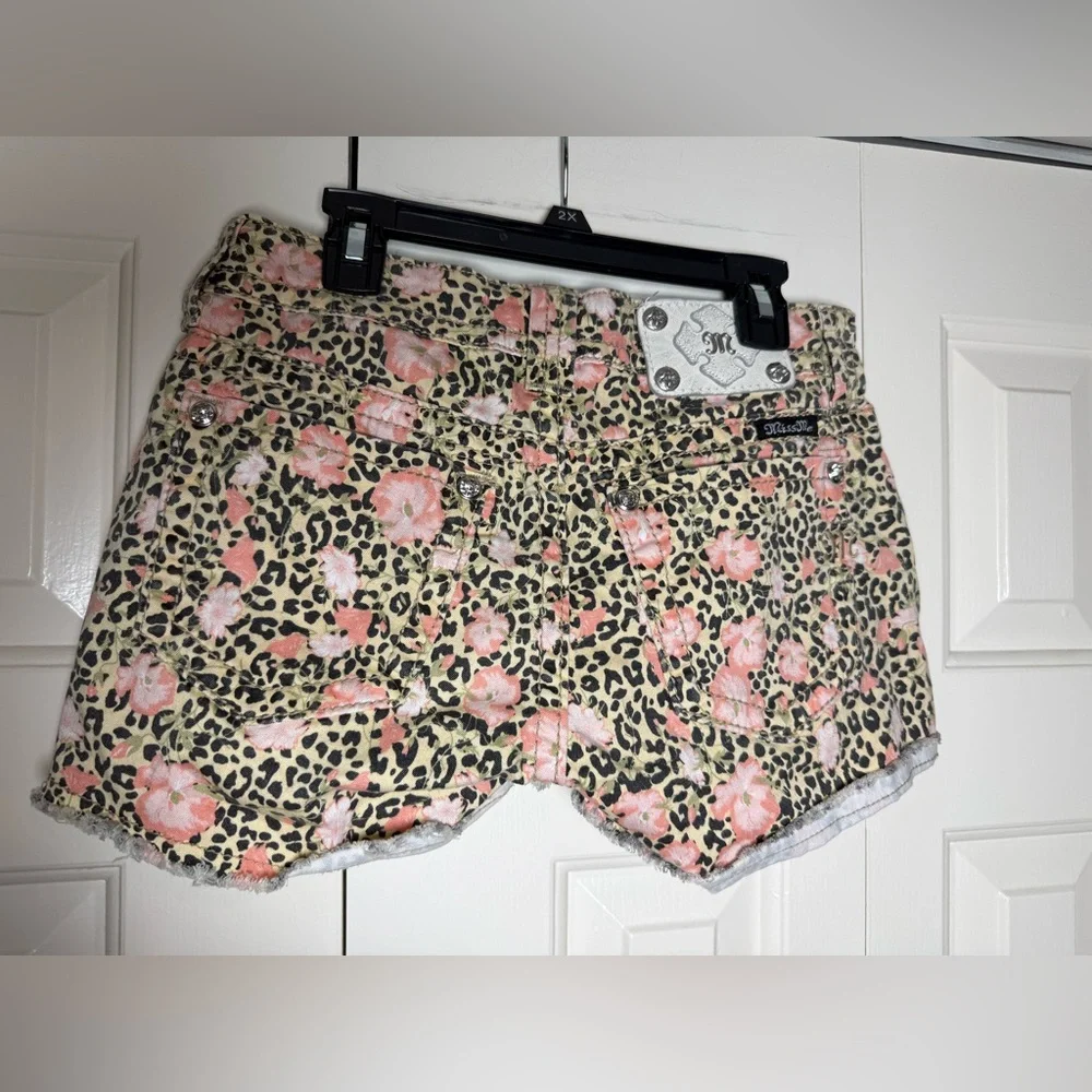 Miss Me‎ low-rise hibiscus floral leopard print fray denim shorts
